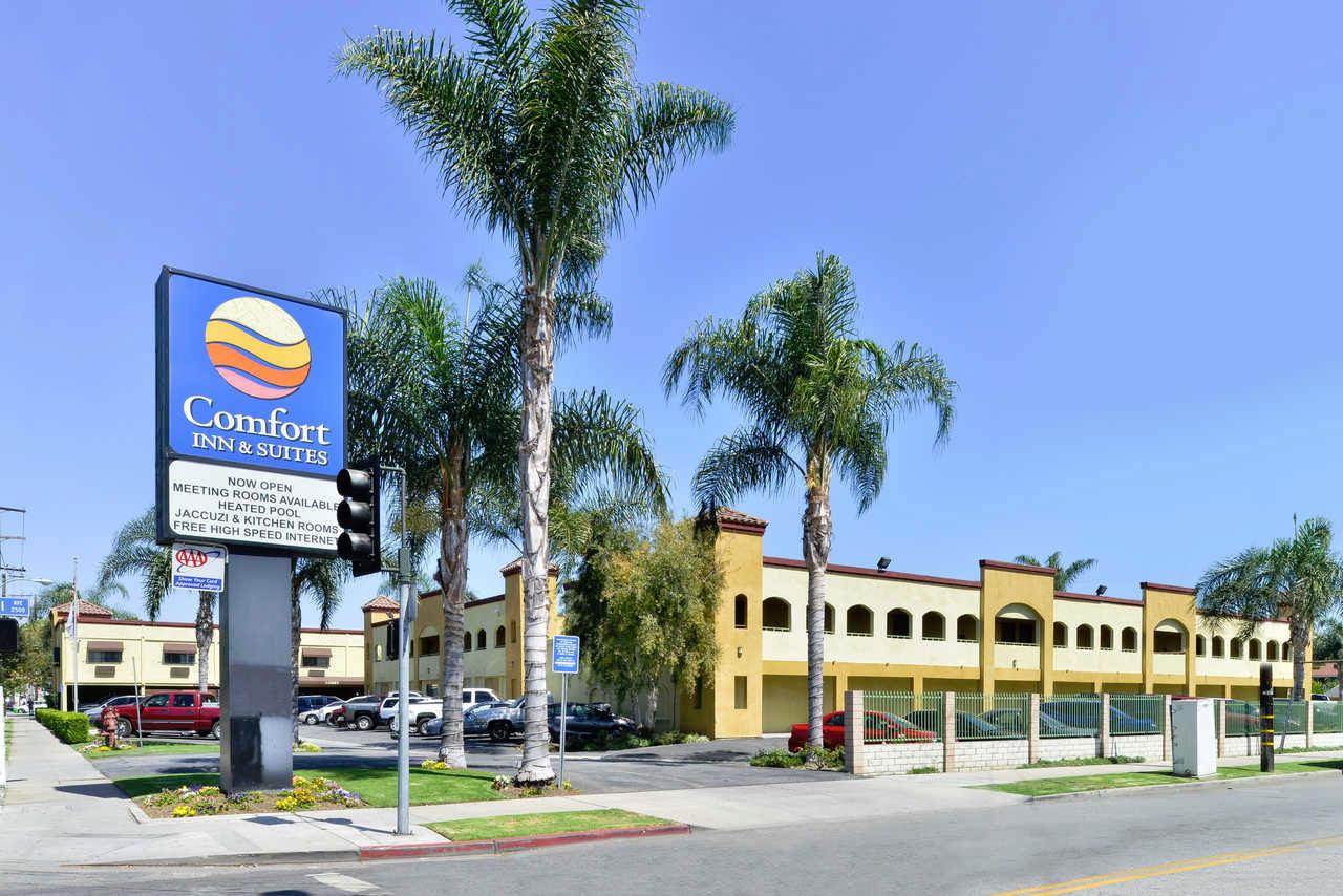Comfort Inn & Suites Near Long Beach Conv. Ctr